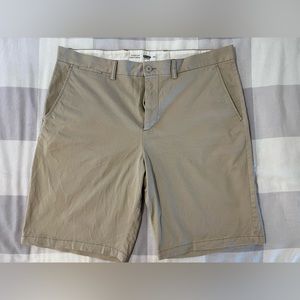 Men's Old Navy golf shorts